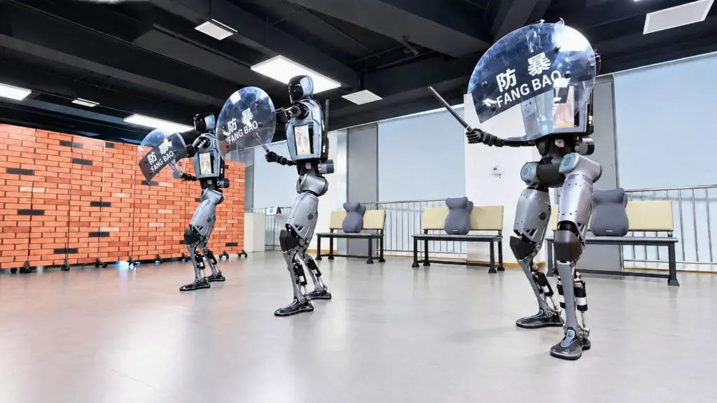 RoboCop: Chinas staatlicher Rüstungskonzern baut humanoide Roboter zur ...
