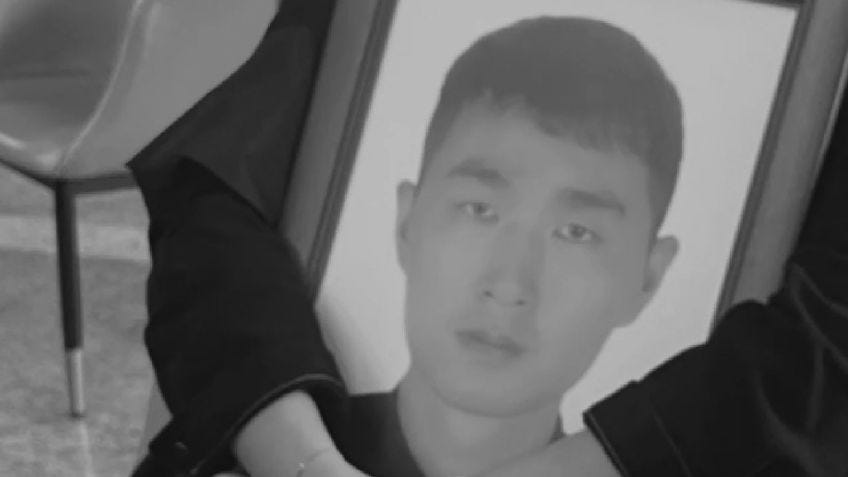 Hombre que falleció trabajando recibió una orden para entrar a una junta ocho horas después de muerto Hombre que falleció trabajando recibió una orden para entrar a una junta ocho horas después de muerto