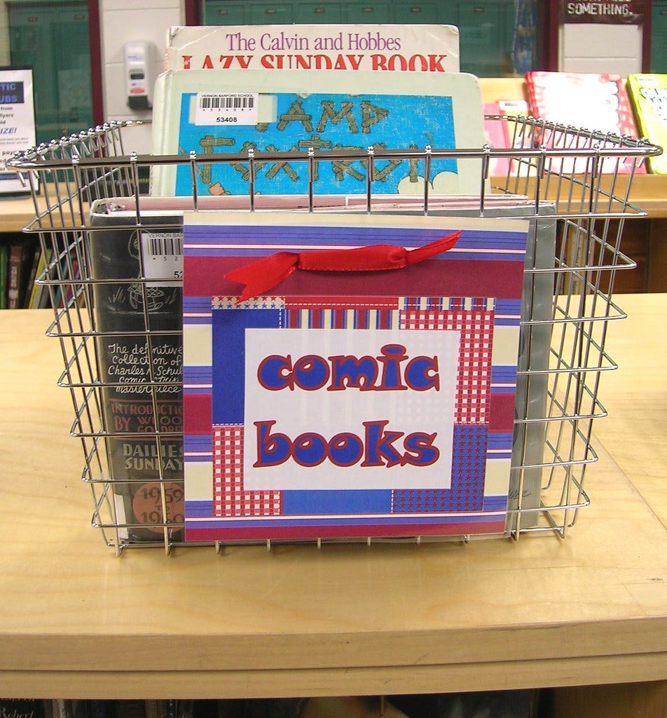 租書店最常見的風景,是一排排被摸舊的書脊與書套|來源:Enokson / Flickr(CC BY 2.0) 租書店最常見的風景,是一排排被摸舊的書脊與書套|來源:Enokson / Flickr(CC BY 2.0)
