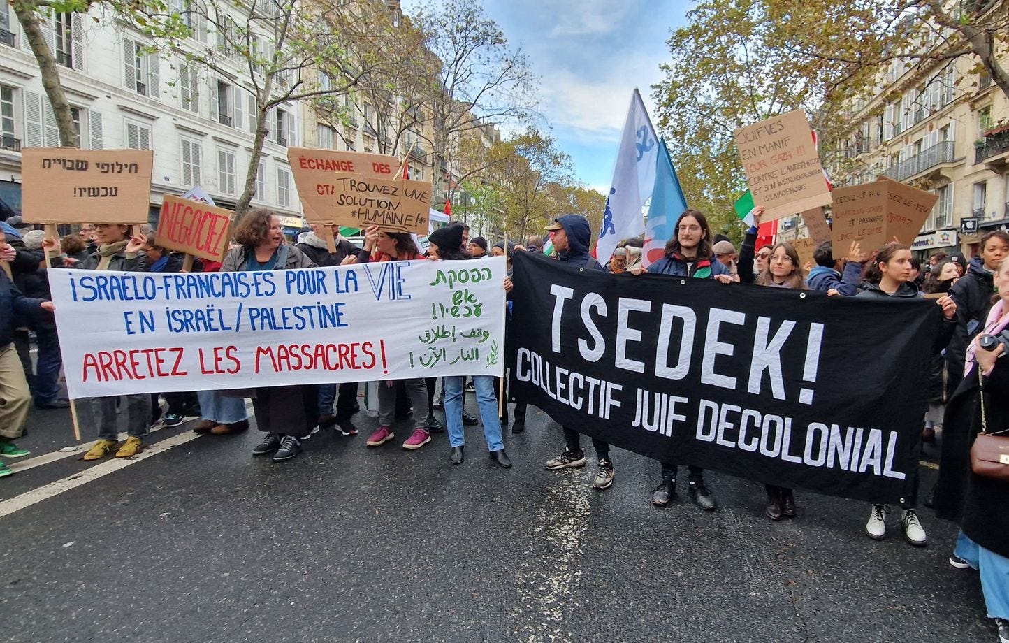 Guerre Hamas-Israël : Qui sont ces juifs de France dans les manifestations en soutien à Gaza ? Guerre Hamas-Israël : Qui sont ces juifs de France dans les manifestations en soutien à Gaza ?