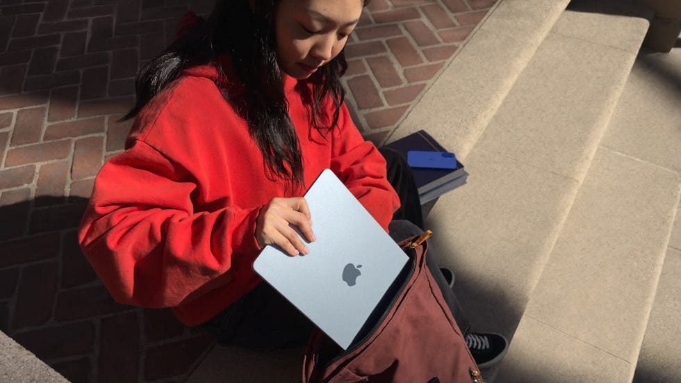 Apple presenta el nuevo MacBook Air con el chip M4 y un nuevo color azul  cielo - Apple (ES)