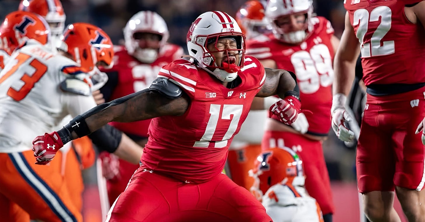 Wisconsin Badgers outside linebacker Darryl Peterson celebrates after a sack against Illinois.