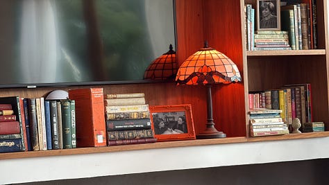 elementos da cenografia de Feito de Fernandas, especial de fim de ano da Rede Globo