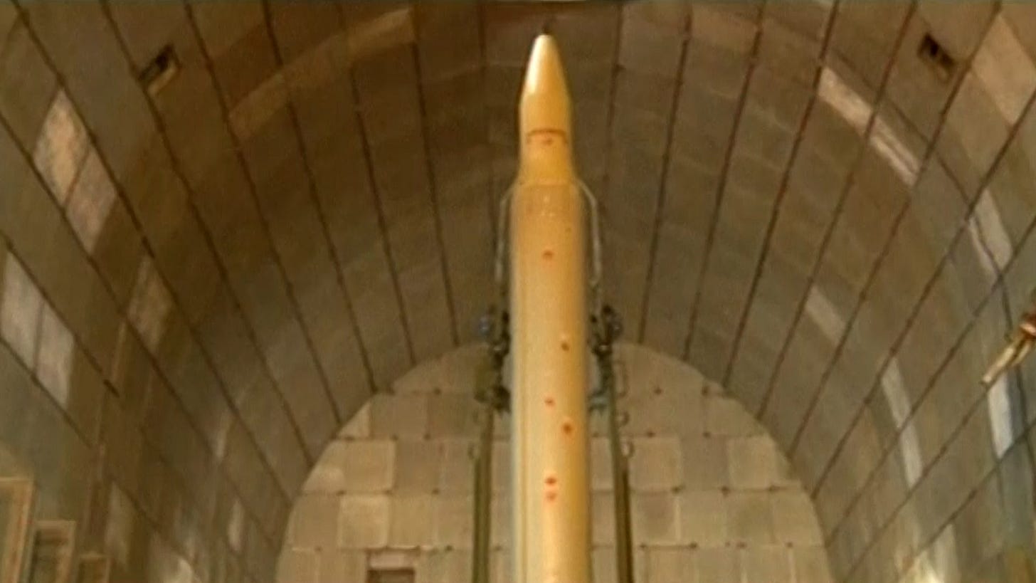 Iranian Unit Tests Missiles, Accusing U.S. of Threats - The New York Times