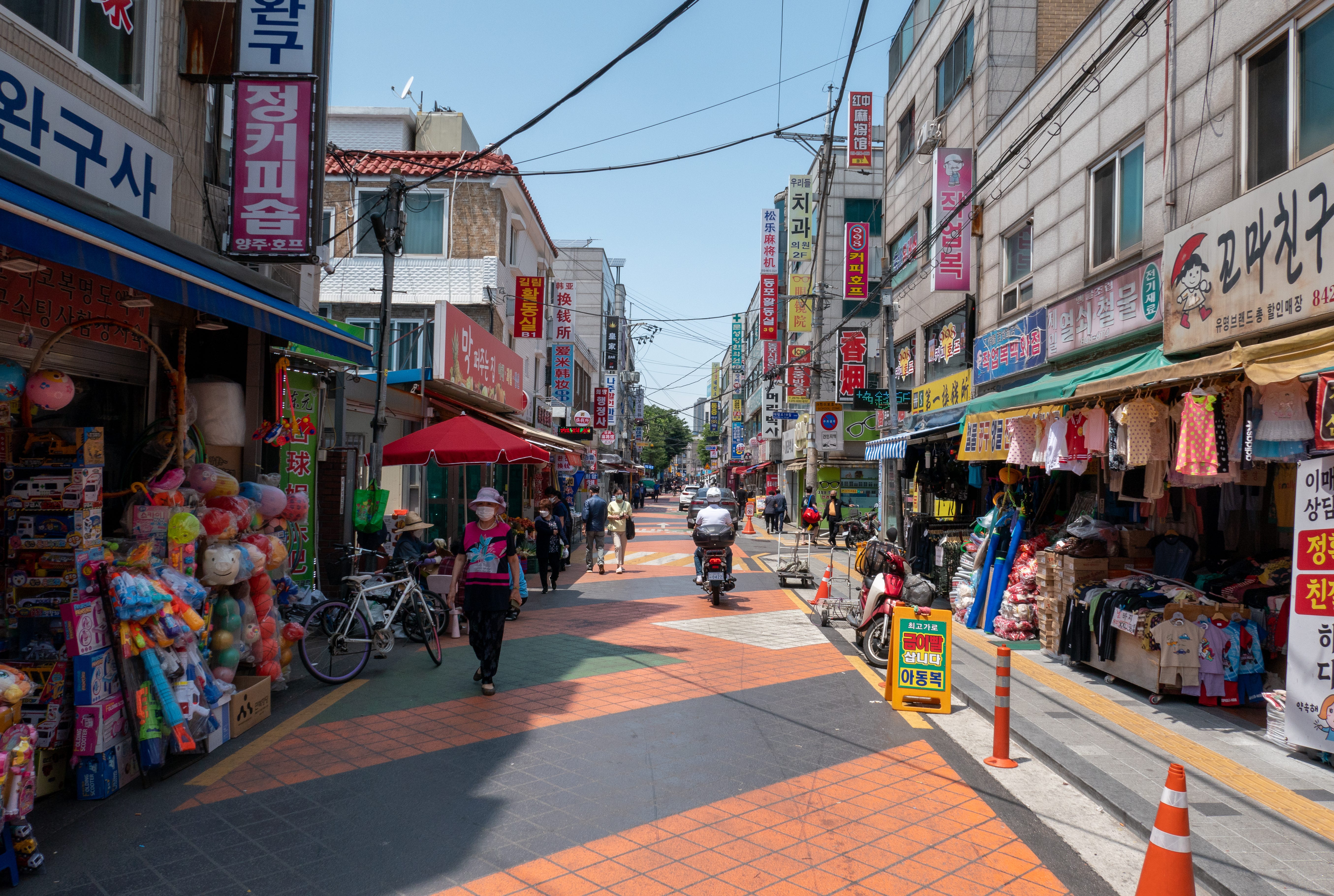 Walking Seoul (part 1) - Chris Arnade Walks the World