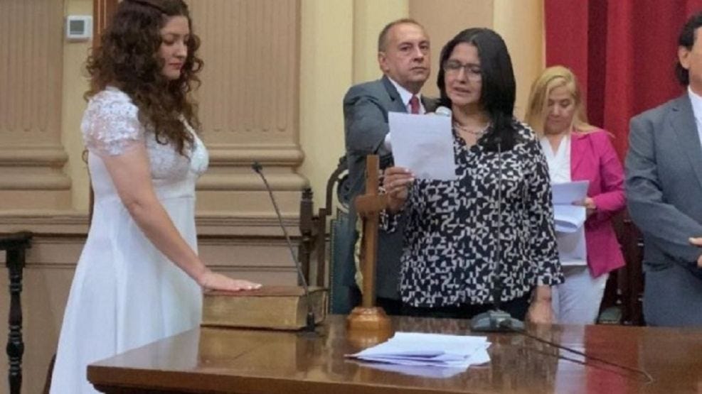 Una diputada salteña juró con anillo y vestida de novia ...