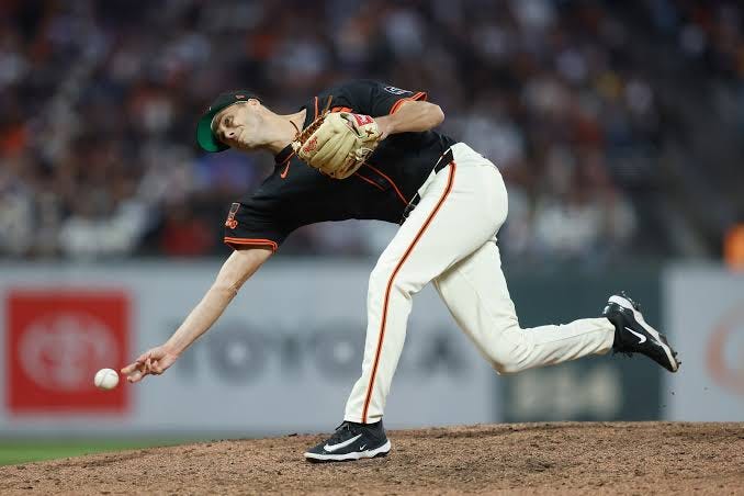 Mets acquire Tyler Rogers from Giants in exchange for three players