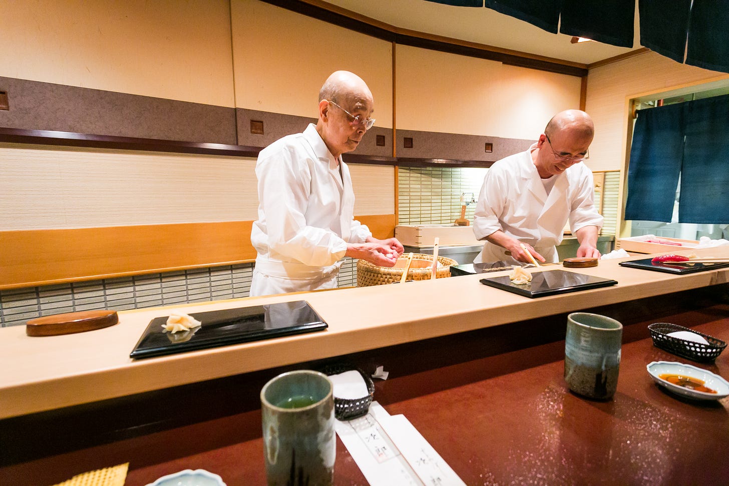 File:Jiro Ono and his son Yoshikazu (11557102206).jpg - Wikimedia Commons