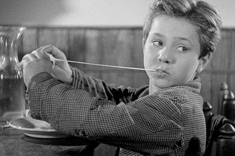 A father and son have a garlic bread dinner in The Bicycle Thief (Ladri di Bicilette or The Bicycle Thieves) (1948) | Film Flavor: A Newsletter Surveying Food in Film