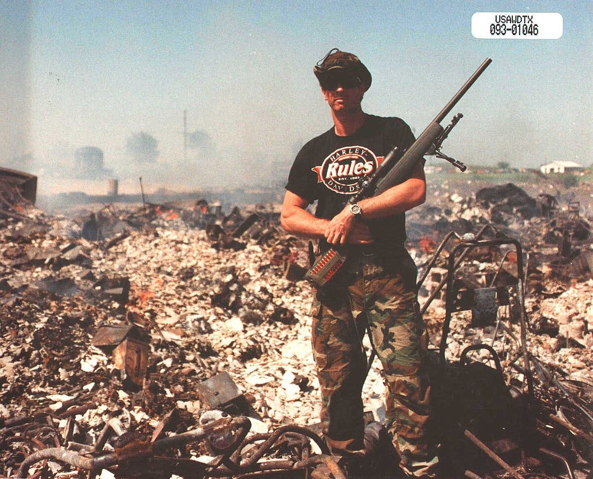 File:USAWDTX 093-01046 – Unidentified fed posing with corpse at Waco No.  2.jpg - Wikimedia Commons