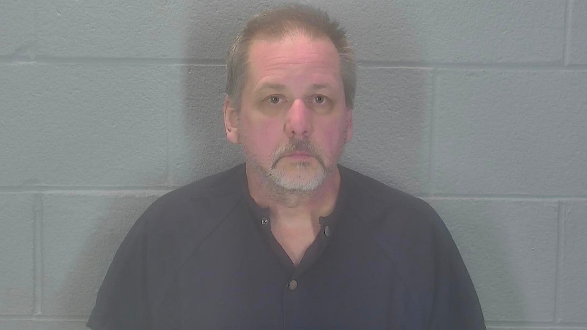 ‘Red flag’ hearing set for Lafayette man accused of offering guns to ...