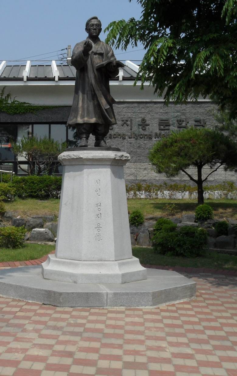 A statue of a person in a park

AI-generated content may be incorrect.