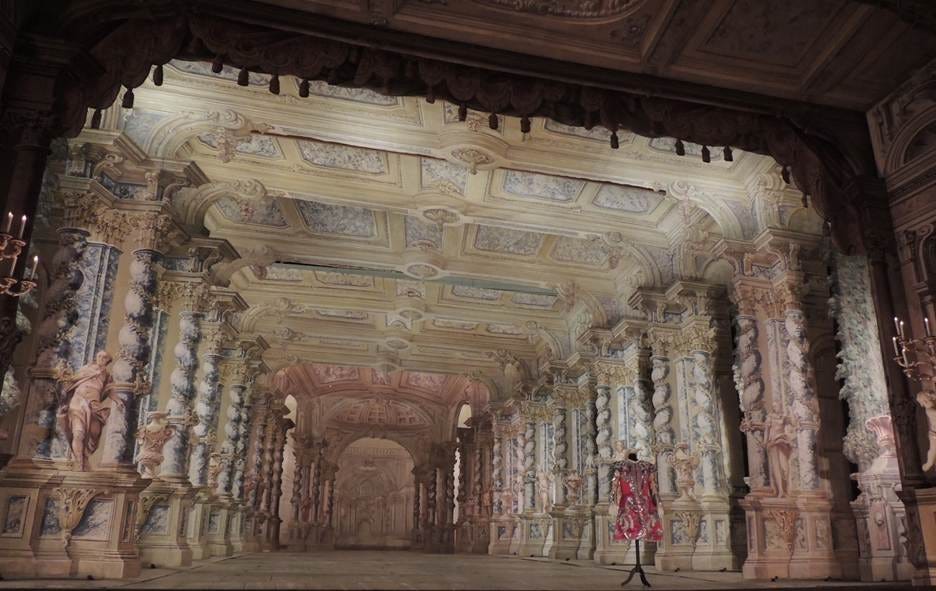 A person standing in a room with columns

AI-generated content may be incorrect.