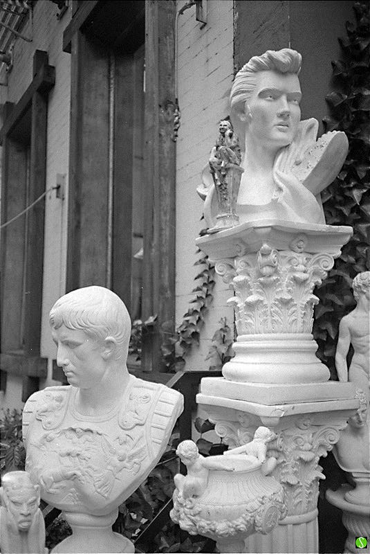 Steve Butcher 1996 photo of Elvis and Augustus statues in New York