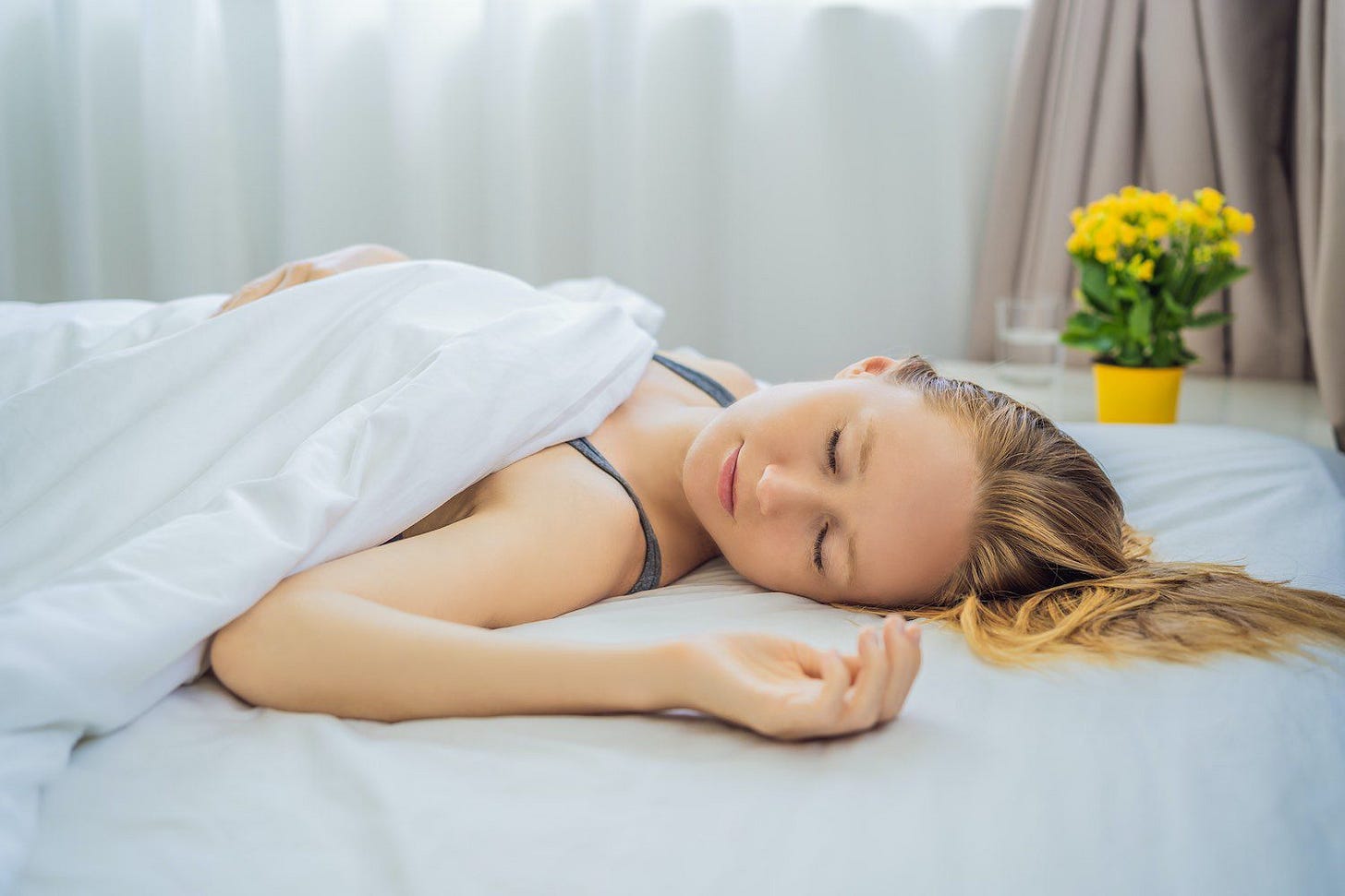 Sleeping Without a Pillow | Sleep Foundation Sleeping Without a Pillow | Sleep Foundation