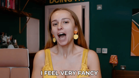 Hannah saying, "I feel fancy" and doing a shimmy