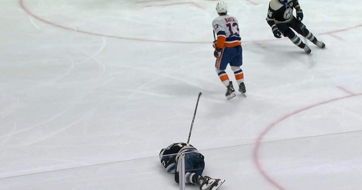 Mat Barzal ejected after vicious slash to Mason Marchment. - HockeyFeed