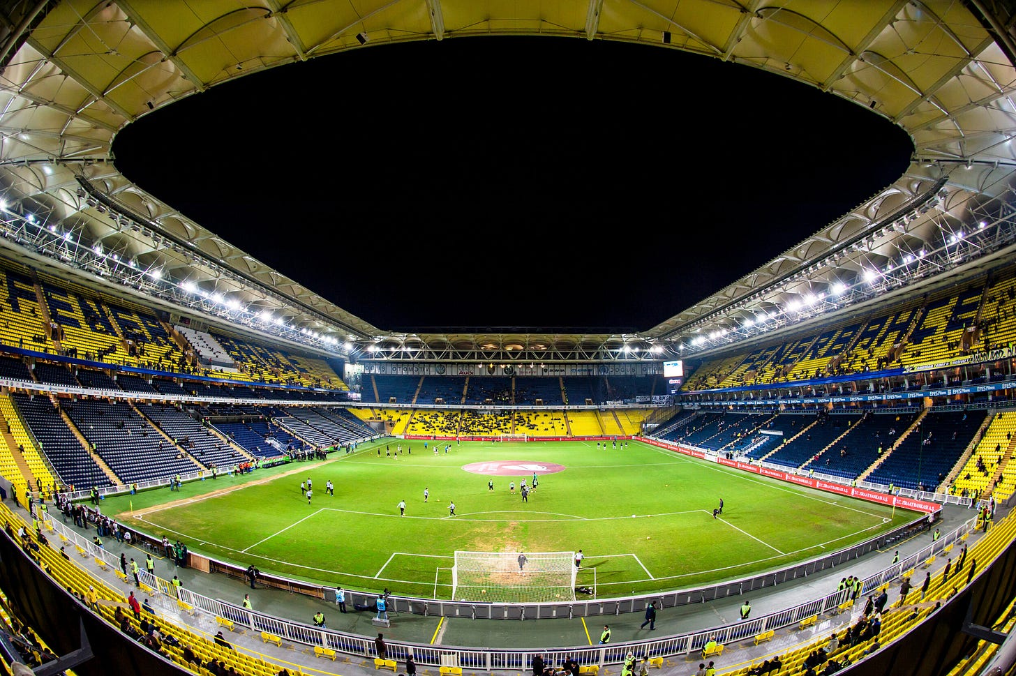 Sükrÿ Saracoglu Stadyumu. Fenerbahces hjemmebane, der er beliggende i Kadiköy-kvarteret i Istanbul. Foto: Serkan Turk (via Unsplash). Sükrÿ Saracoglu Stadyumu. Fenerbahces hjemmebane, der er beliggende i Kadiköy-kvarteret i Istanbul. Foto: Serkan Turk (via Unsplash).