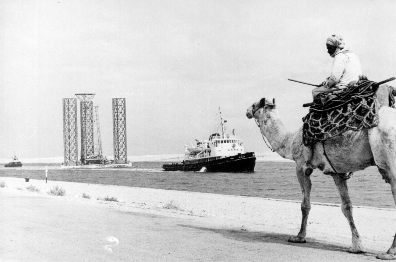 LA VIA DEL PETROLIO | Bernardo Bertolucci LA VIA DEL PETROLIO | Bernardo Bertolucci