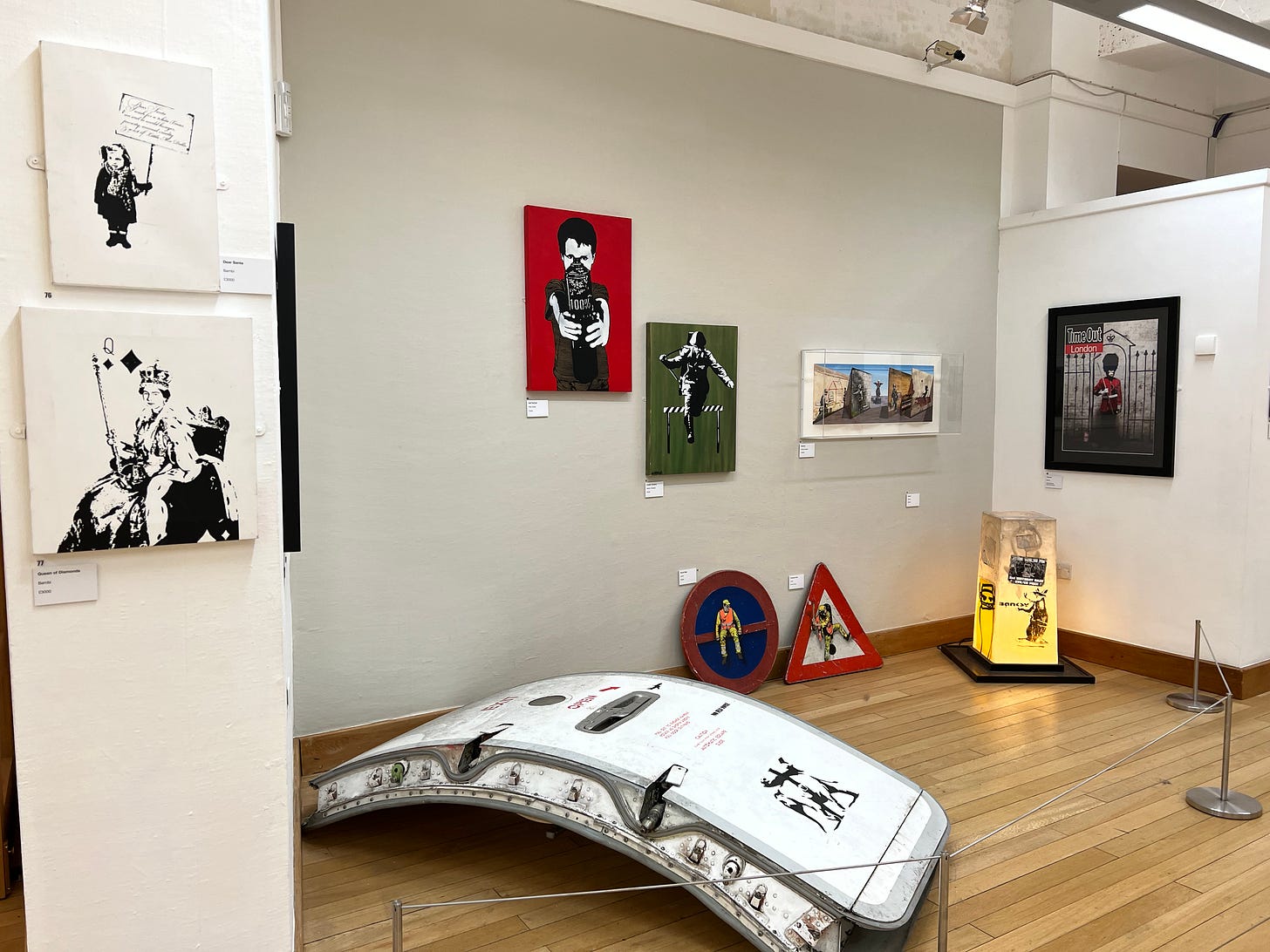 The view of artworks in a gallery