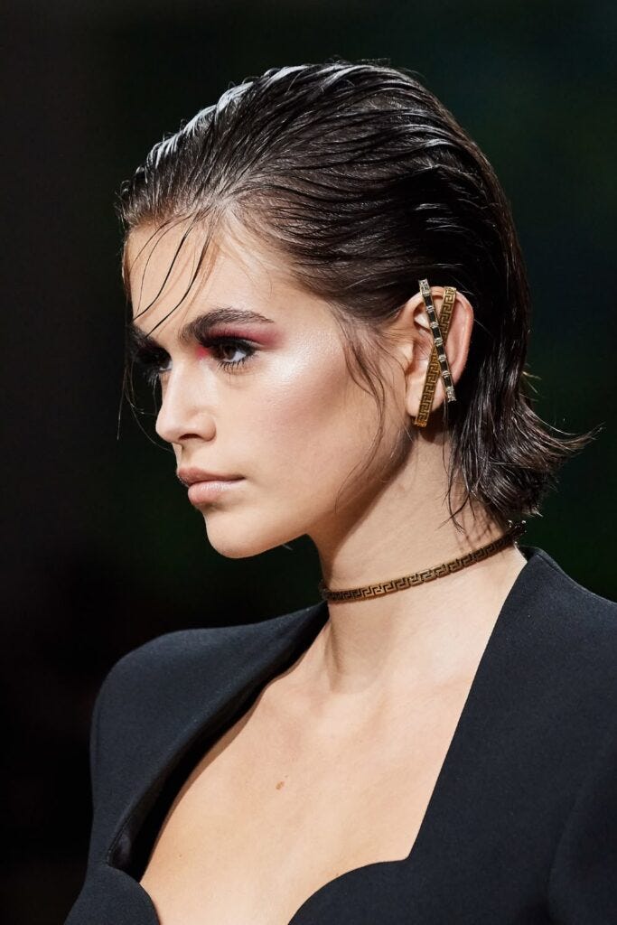 Como fazer o efeito Wet Hair: guia completo para aderir a tendência