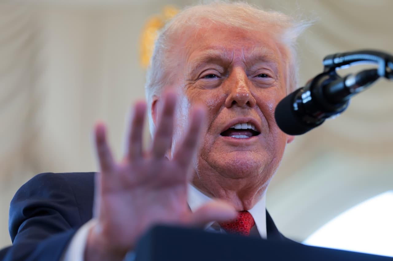 Trump Threatens Tariffs on 8 NATO Members Until Greenland Deal Is Reached