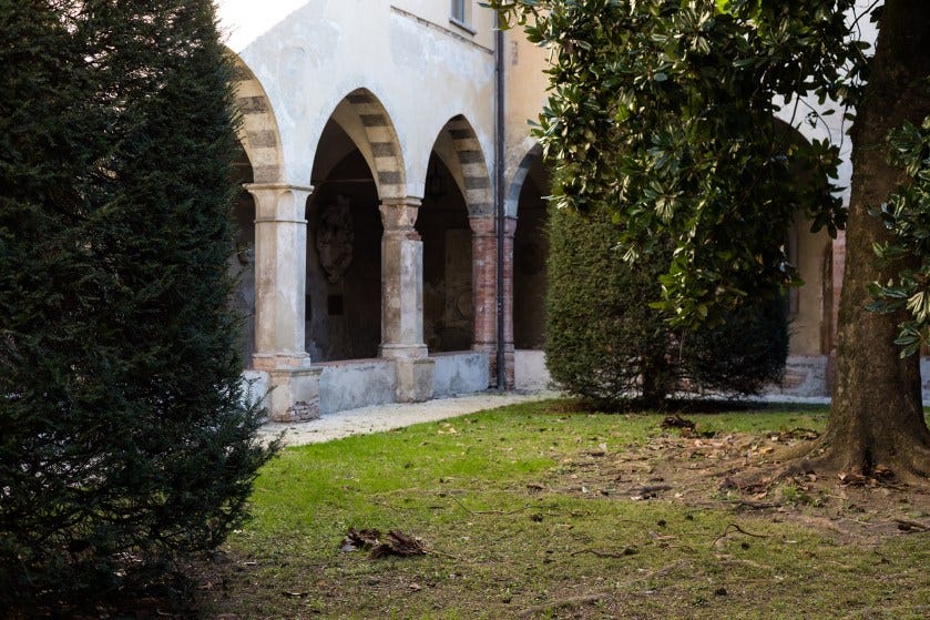 Il luogo scelto da Jennifer per ambientare il suo ritratto per il progetto "Donne di Crema" è il Centro culturale S. Agostino a Crema