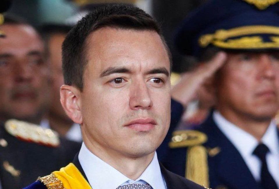 Ο Νομπόα ΚΕΡΔΙΖΕΙ τις προεδρικές εκλογές του Ισημερινού 