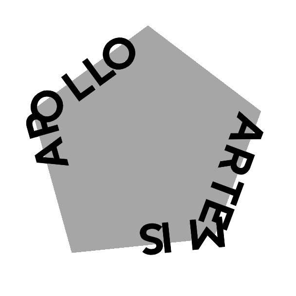 Šedý pentagon s nápisy APOLLO a ARTEMIS.
