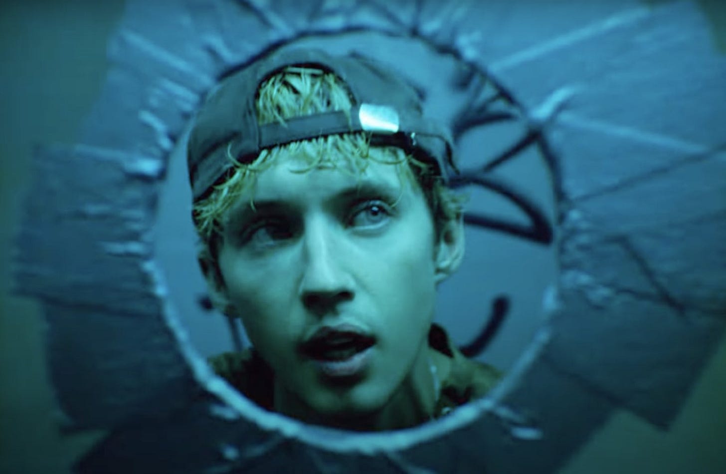 Wendell on X: "Troye Sivan put a glory hole in a music video and Grammys were like yeah let's nominate it https://t.co/rQun5tDAR1" / X Wendell on X: "Troye Sivan put a glory hole in a music video and Grammys were like yeah let's nominate it https://t.co/rQun5tDAR1" / X
