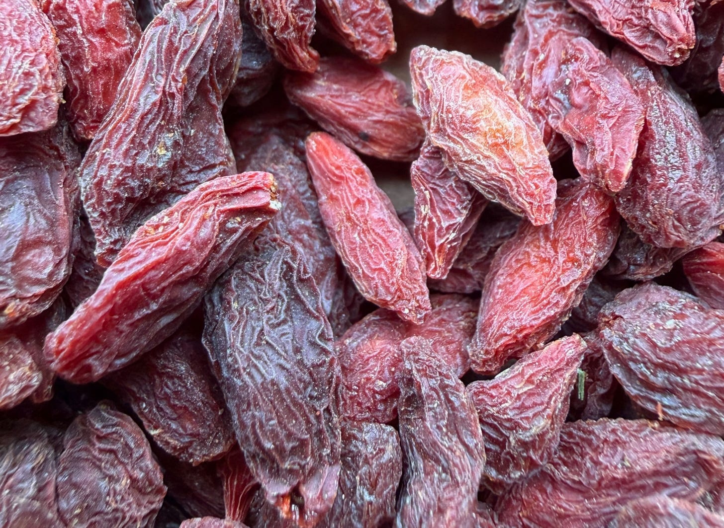 Pinkish wrinkly dried goji berries