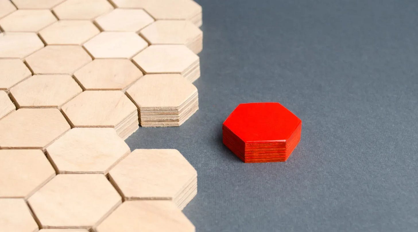 A hexagone signaling an ergonomic tool stack