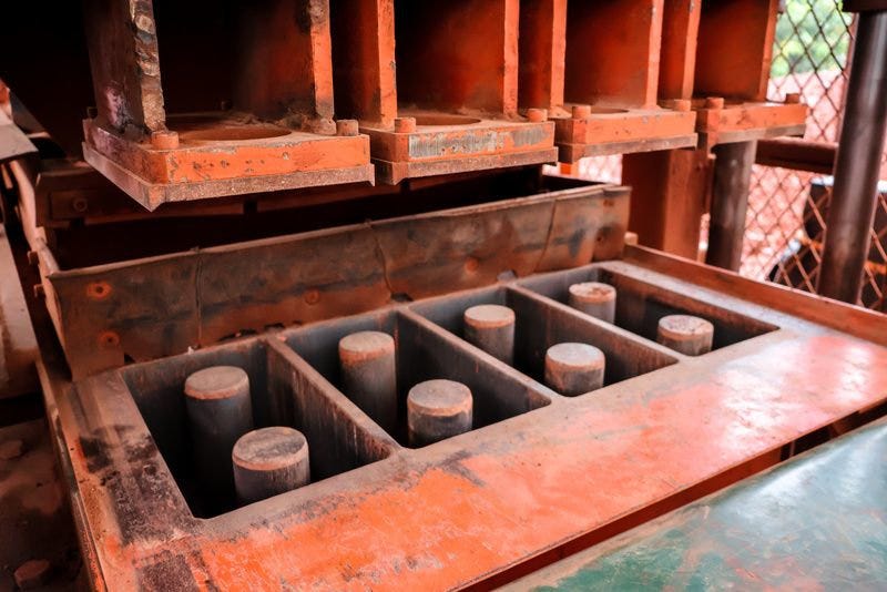 A compressor that is used to make raw earth bricks. A compressor that is used to make raw earth bricks.