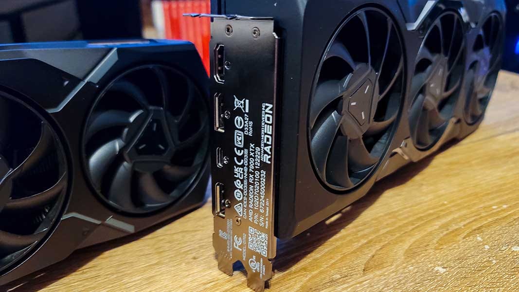 AMD Radeon 7900 XTX ports AMD Radeon 7900 XTX ports