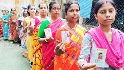 Nadia, May 13 (ANI): Women voters stand in queue to cast their votes for the fourth phase of the Lok Sabha elections, in Nadia on Monday. (ANI Photo) (CEOWestBengal-X)