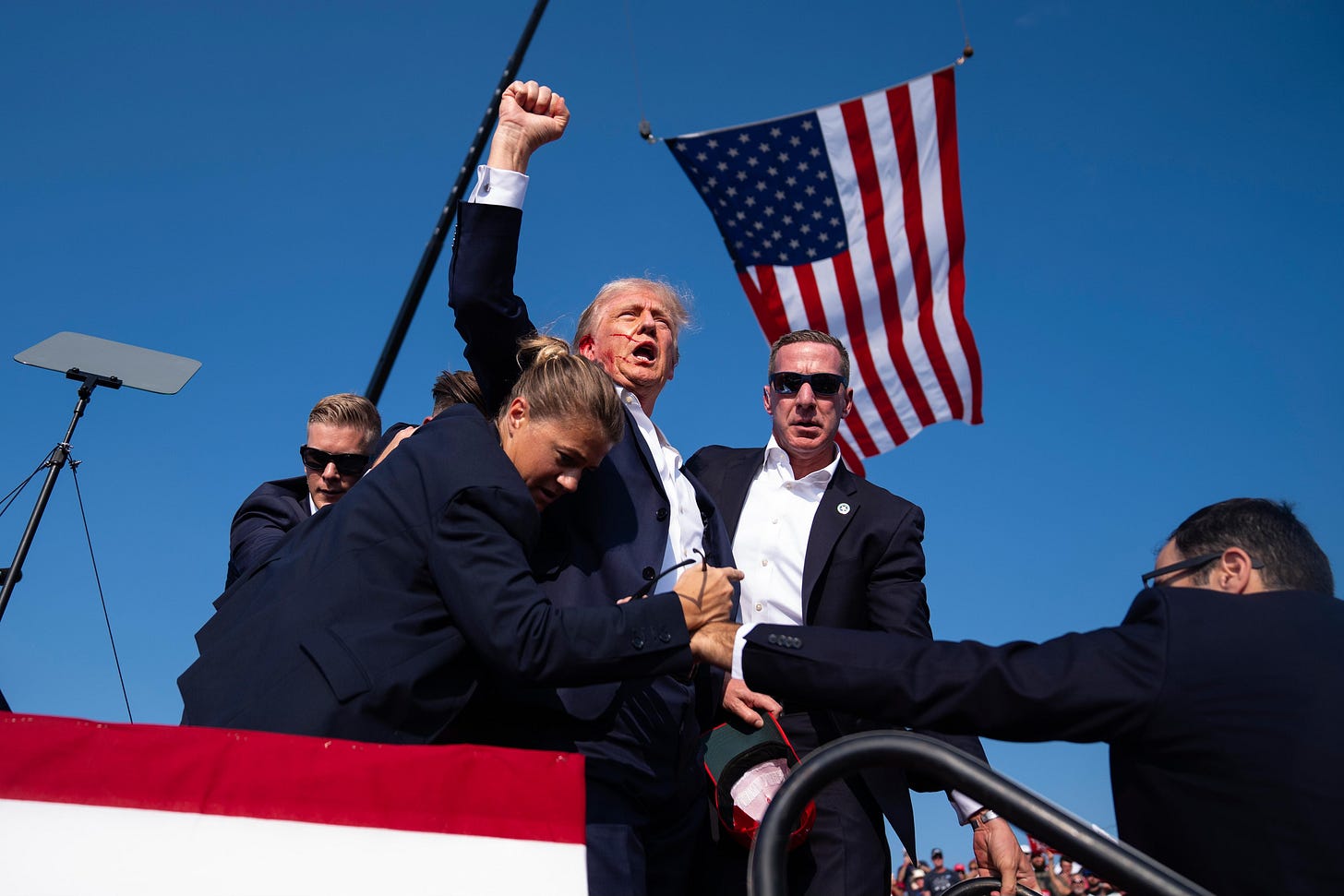 Trump raised fist photo after first assassination attempt in PA