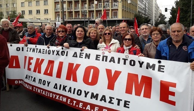 Πολύ μεγάλη και ενωτική η συγκέντρωση-πορεία των συνταξιούχων στην Αθήνα Πολύ μεγάλη και ενωτική η συγκέντρωση-πορεία των συνταξιούχων στην Αθήνα