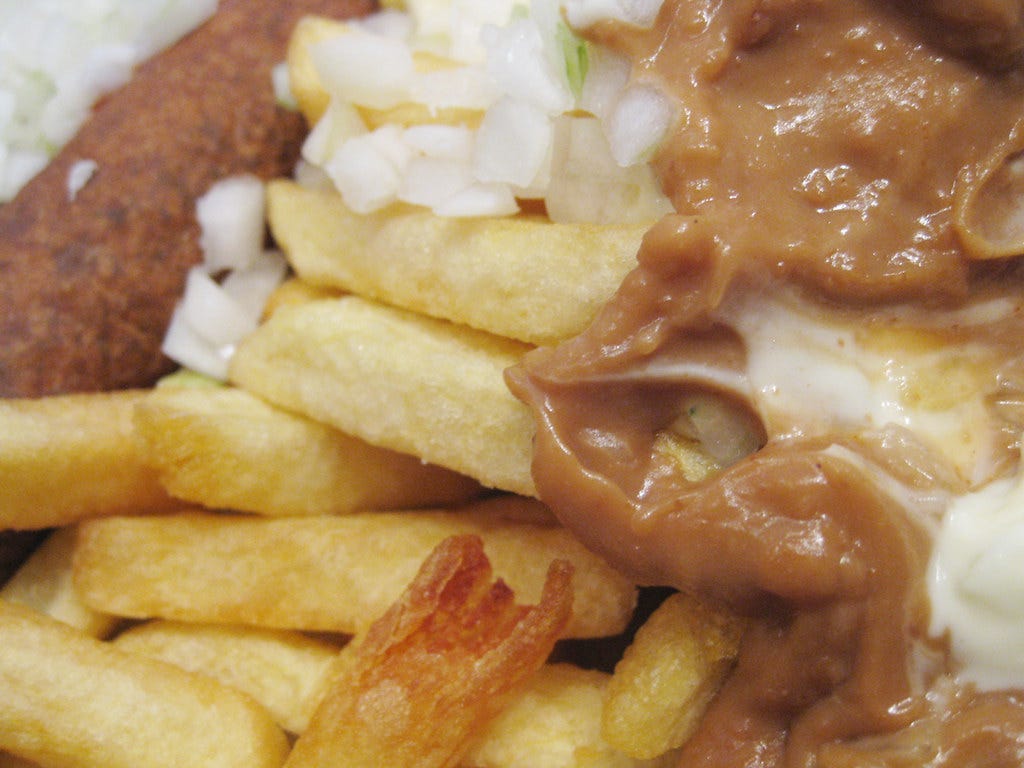 Patat oorlog met uitjes & een frikandel speciaal | Wout | Flickr