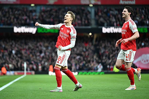 https://media.gettyimages.com/id/2253703285/photo/london-england-martin-odegaard-of-arsenal-celebrates-scoring-his-teams-first-goal-during-the.jpg?s=612x612&w=0&k=20&c=ajVKr2eJnrDgxdwBB0PT9XfJNUrVhor0_TuvNgmIuWc=