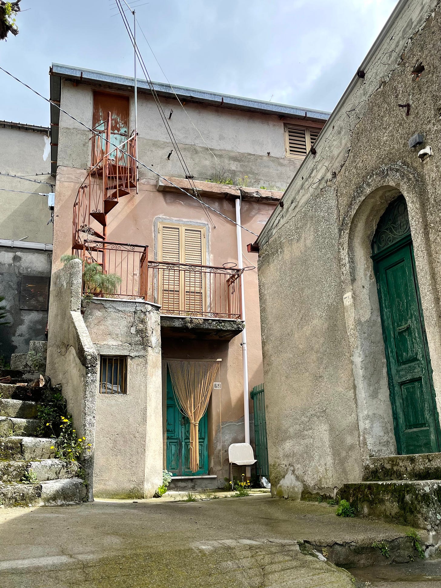Closed up houses in San Lorenzo