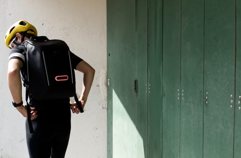 Cosmo connected securain connected sac velotaf