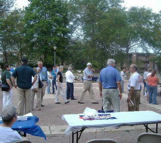 The politicos outnumbered the students. The politicos outnumbered the students.