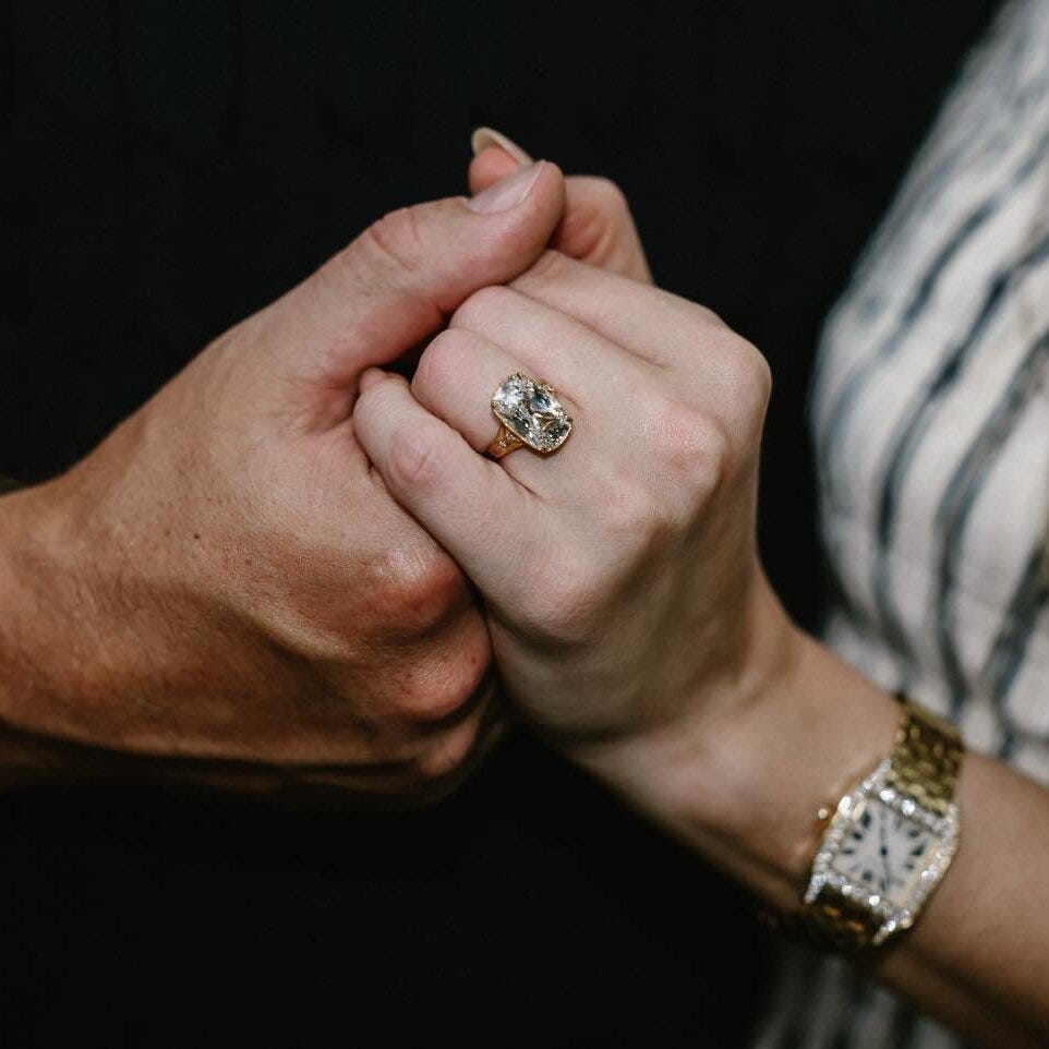 Taylor Swift's Engagement Ring Marks a Return to Vintage Elegance - The New  York Times