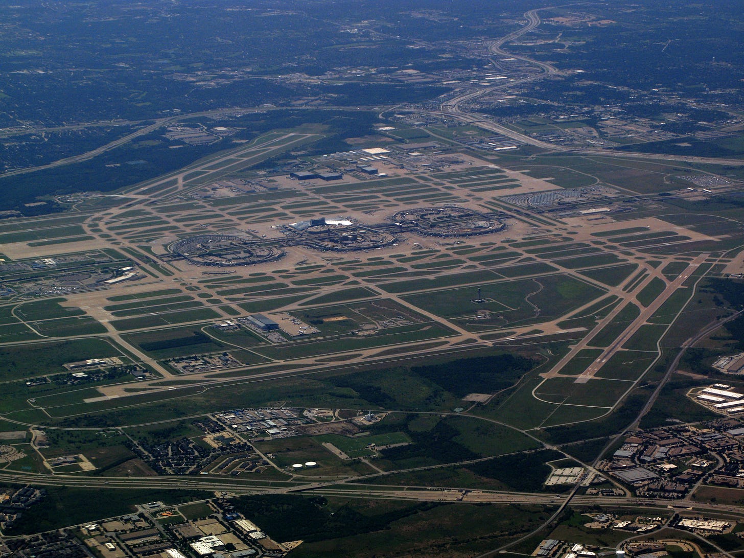 https://upload.wikimedia.org/wikipedia/commons/0/0a/Dallas_-_Fort_Worth_International_Airport.jpg https://upload.wikimedia.org/wikipedia/commons/0/0a/Dallas_-_Fort_Worth_International_Airport.jpg