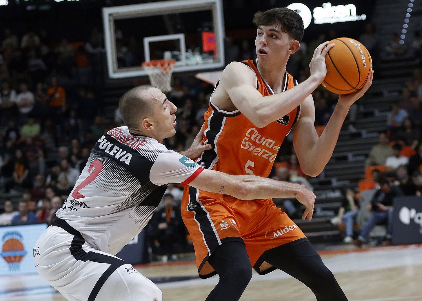 Sergio De Larrea is committed to continuing his growth with Valencia Basket  - Valencia Basket Club