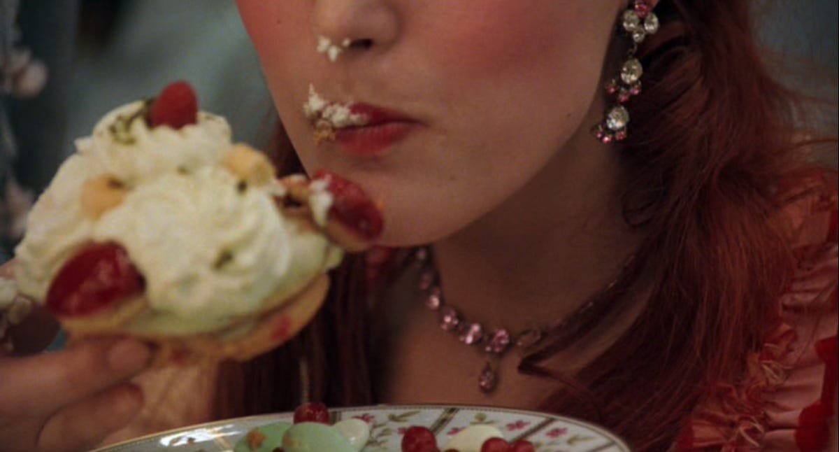Movie Madness: “Marie Antoinette” – papier