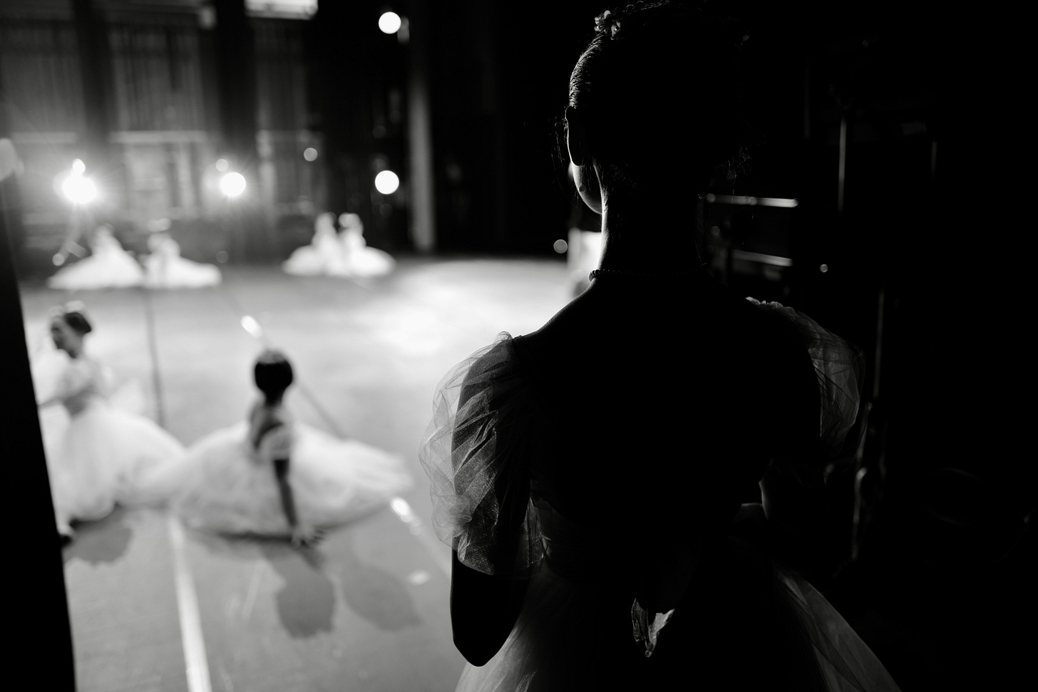 ballerinas-practice-backstage-before-the-performance