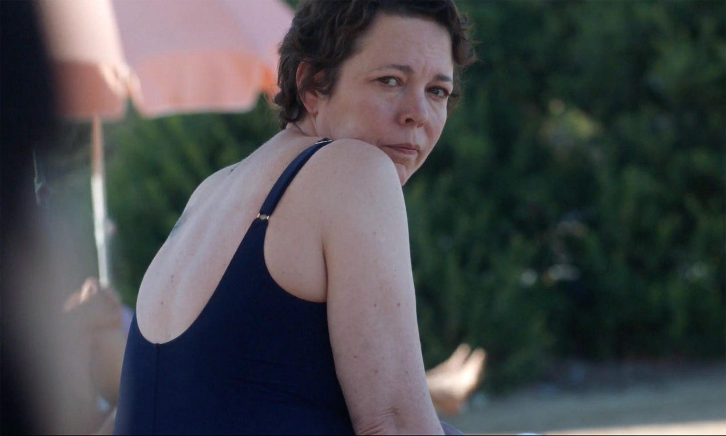 The Lost Daughter trailer: Olivia Colman has a Dakota Johnson obsession |  EW.com
