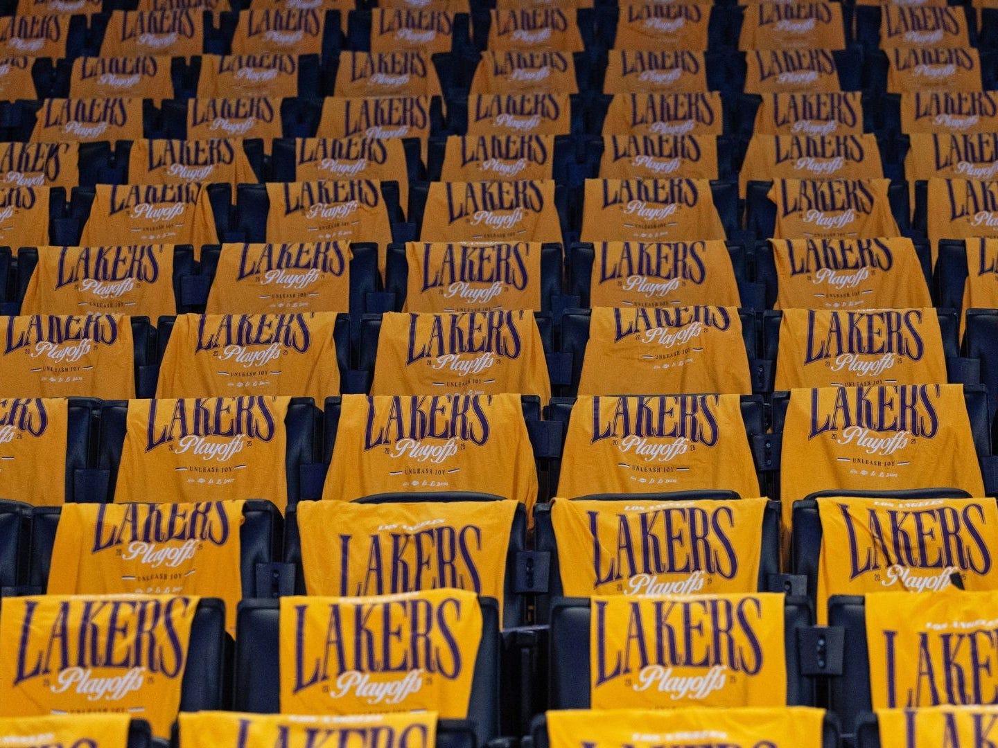 Los Ángeles Lakers son vendidos por 12.500 millones de dólares tras más de 40 años bajo el manejo de la familia Buss | NTN24.COM Los Ángeles Lakers son vendidos por 12.500 millones de dólares tras más de 40 años bajo el manejo de la familia Buss | NTN24.COM