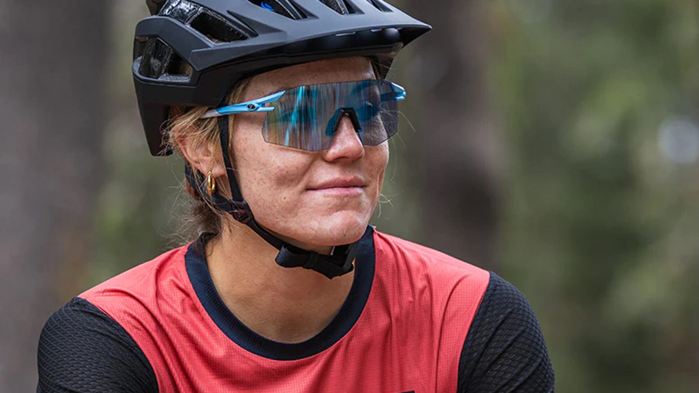 Tifosi Moab XC sunglasses on model